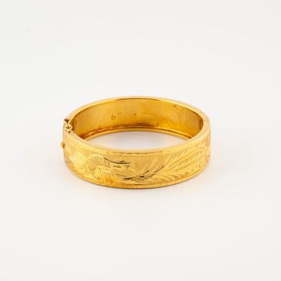 Bracelet jonc ouvrant en or jaune (750) à...
