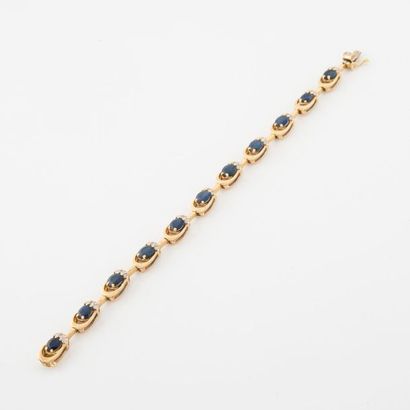 Bracelet articulé en or jaune (750) formé...