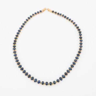Necklace in yellow gold (375) made of a line...