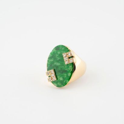 Yellow gold (750) signet ring adorned with...