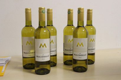 22 bouteilles de Bordeau de différents domaines
2...