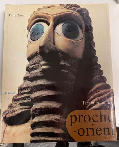 AMIET Pierre, 
L'art antique du Proche-Orient....