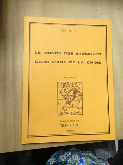 Lot comprenant :
- KARL PETIT 
The world...
