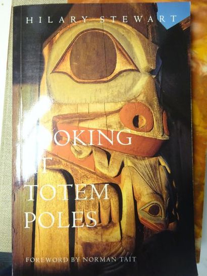 STEWART Hilary, 
Looking at totem Poles....