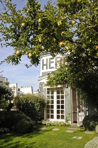 Hermès

A secret glimpse of 24 Faubourg Saint-Honoré
A...