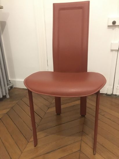 
CATTELAN, Lara

Huit chaises en cuir marron...