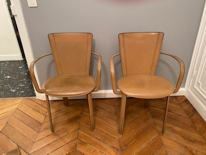 
CATTELAN, Lara

Quatre chaises et deux fauteuils...