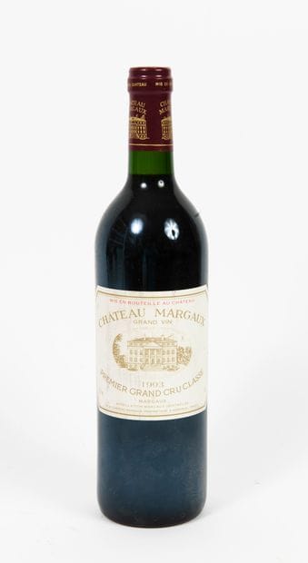 CHÂTEAU MARGAUX
A bottle, 1993. 

Low neck...