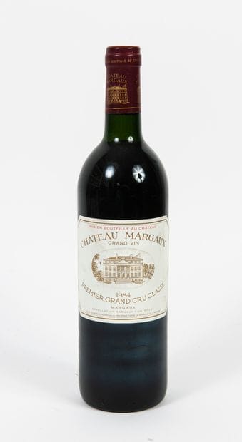 CHÂTEAU MARGAUX
A bottle, 1984. 

Low neck...