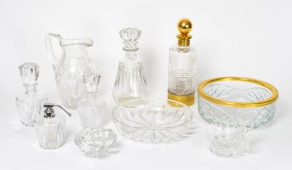 BACCARAT
Lot including :

3 carafes with...