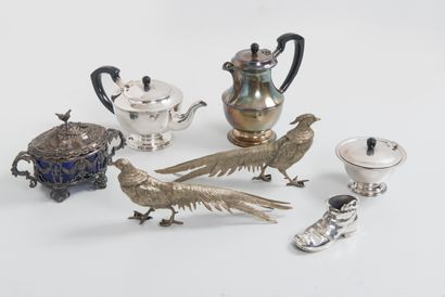 Lot d'objets en métal ou métal argenté :...