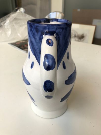 D'après Pablo PICASSO & MADOURA

Pichet Hibou.




En...