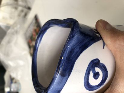 D'après Pablo PICASSO & MADOURA

Pichet Hibou.




En...