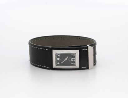 DINH VAN Paris
Montre bracelet de dame.

Boîtier...