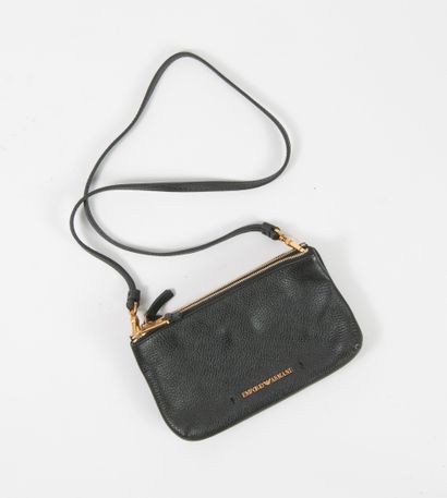 Emporio ARMANI
Sac en cuir grainé noir à...
