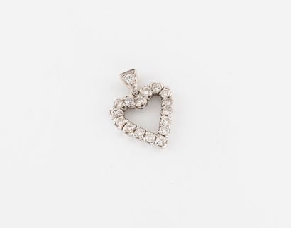 Pendentif coeur ajouré en or gris (750) orné...