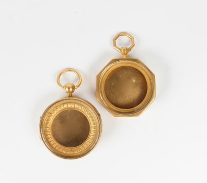 XIXème siècle
Deux boîtiers de montres d'alcôve...