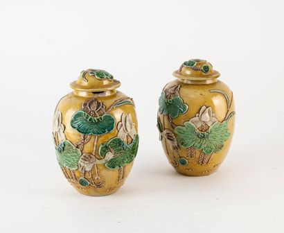 CHINE
Vase en porcelaine.

Marque au revers.

H....