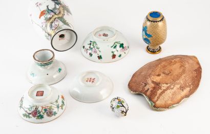 CHINE
Lot comprenant :

- Un vase balustre...
