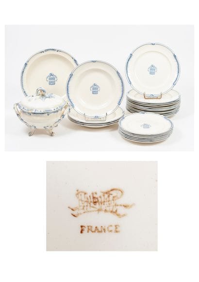 LUNEVILLE, France
Partie de service de table...