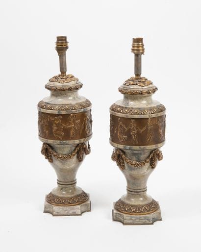 Paire de pieds de lampes en forme de vases...