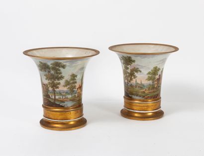 FRANCE, XIXEME SIECLE
Paire de vases cornet...