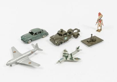 Lot of miniatures including :

RENAULT Frigate....