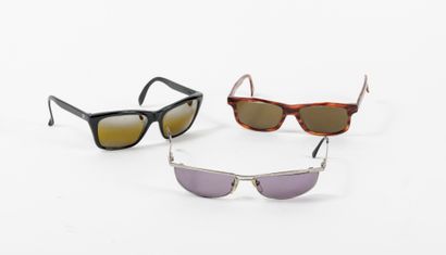 Lot de trois paires de lunettes de soleil...