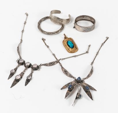 Lot comprenant :
- Bracelet flat rush silver...