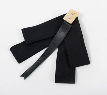 Yves Saint LAURENT
Pin made of a rectangular...