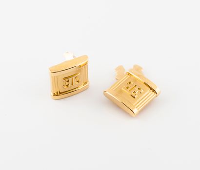 ESCADA pour Homme 
Pair of gilt metal cufflinks,...
