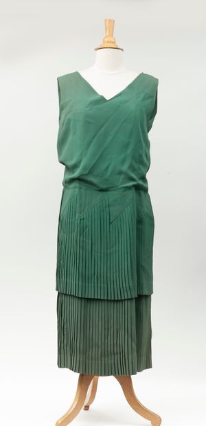 D'après Maggy ROUFF
Sleeveless green silk...