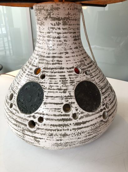 ACCOLAY
Important lamp circa 1960-70.

White...