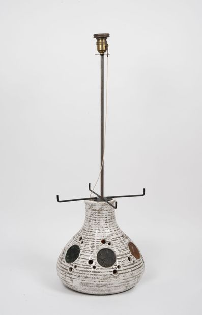 ACCOLAY
Important lamp circa 1960-70.

White...