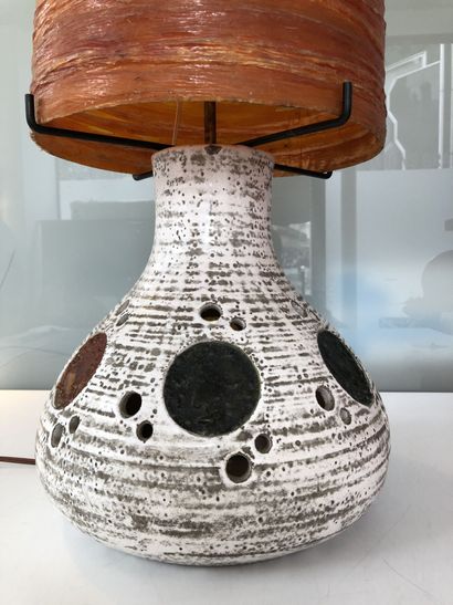 ACCOLAY
Important lamp circa 1960-70.

White...