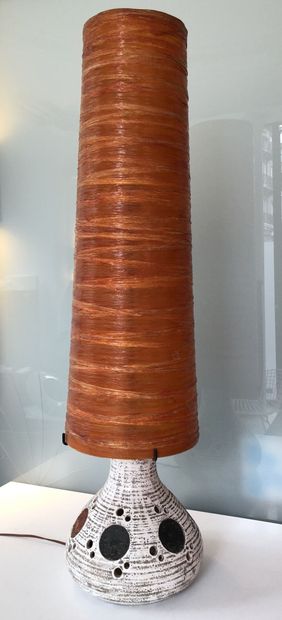 ACCOLAY
Important lamp circa 1960-70.

White...