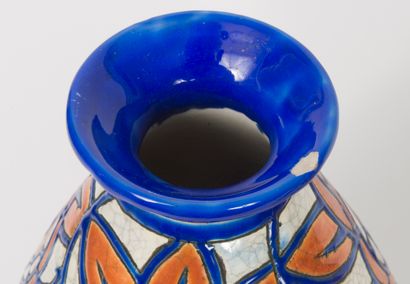BOCH Frères, la Louvière,
Paire de vase ovoïde...
