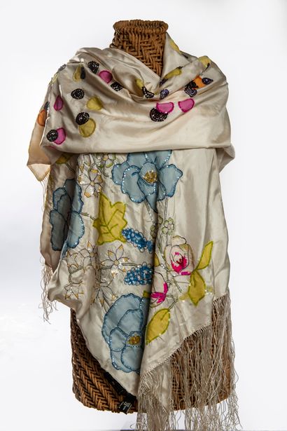 ETRO
Écharpe en soie crème à longues franges...