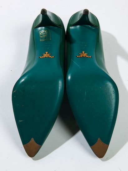 PRADA
Paire d'escarpins à bout pointu en...