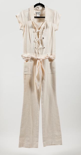 CHANEL
Trouser suit in ecru cotton tweed....