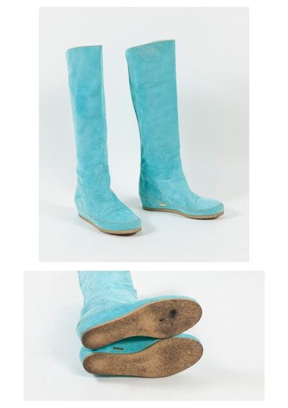 FRANCK NAMANI
Paire de bottes en daim bleu...