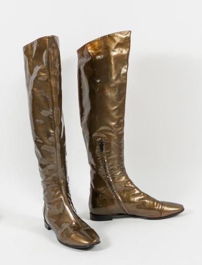 Sergio ROSSI
Paire de bottes en toile métallisée...