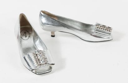 PRADA
Paire d'escarpins en cuir argenté à...