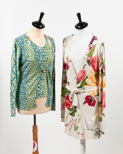 Roberto CAVALLI
Lot comprenant : 

- Twin-set...