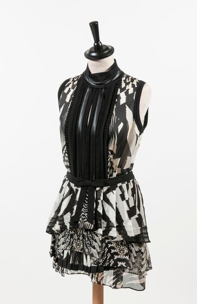 Roberto CAVALLI
Lot comprenant : 

- Jupe...