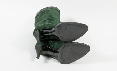 Sergio ROSSI
Paire de bottes en daim et cuir...