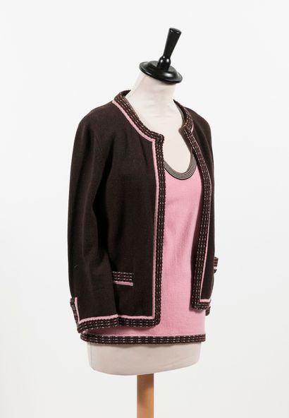 CHANEL
Twin-set composed of a tank top and...