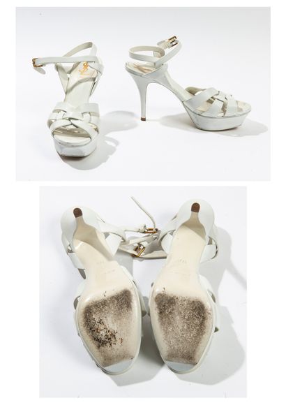 Yves SAINT LAURENT, Tribute
Paire de sandales...