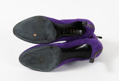 Sergio ROSSI
Paire de bottines en daim violet...