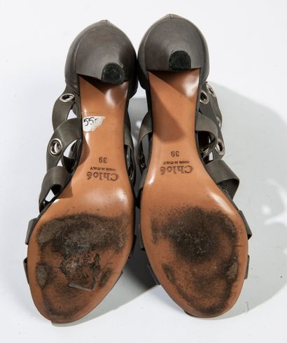 CHLOE
Paire de sandales façon spartiates...